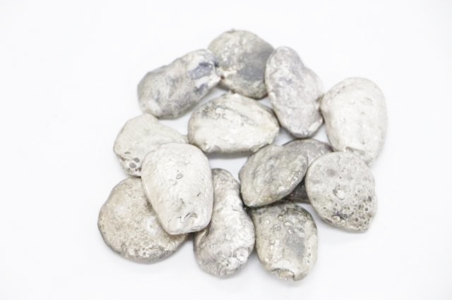 歯科貴金属の鋳造合金(インゴット・湯だまり)